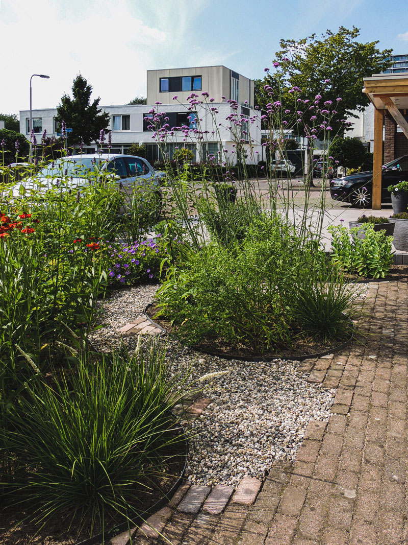 tuinontwerp-grindpad-sierlijke-voortuin-tilburg-02